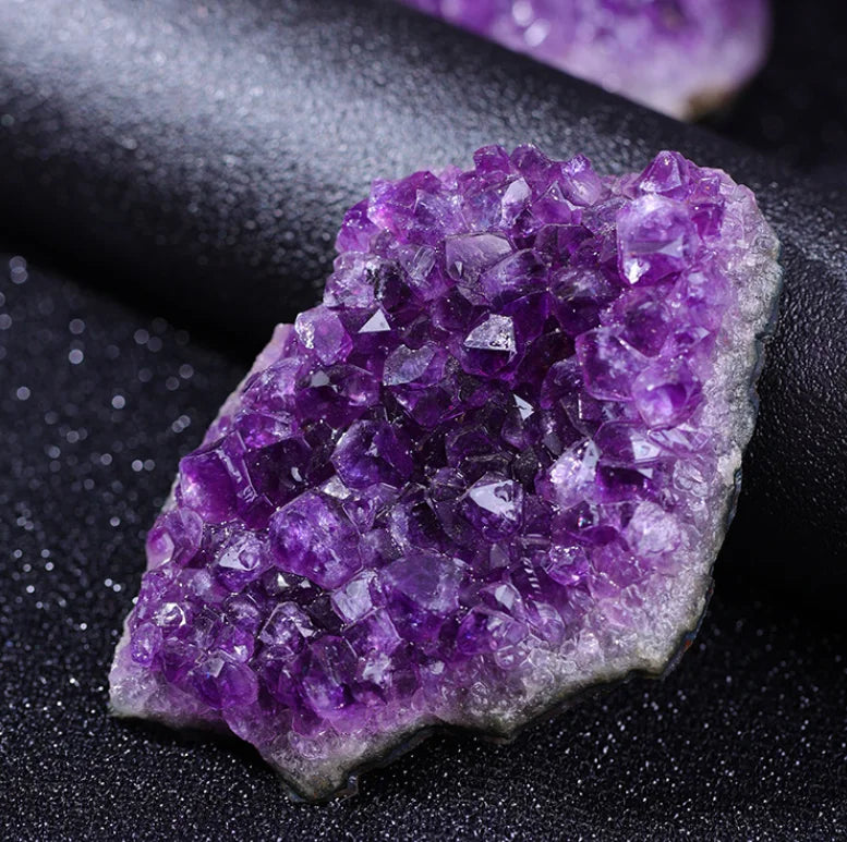 Natural Amethyst Geode Quartz Crystal Point – Healing Mineral Stone for Energy & Home Decor (30–50mm)