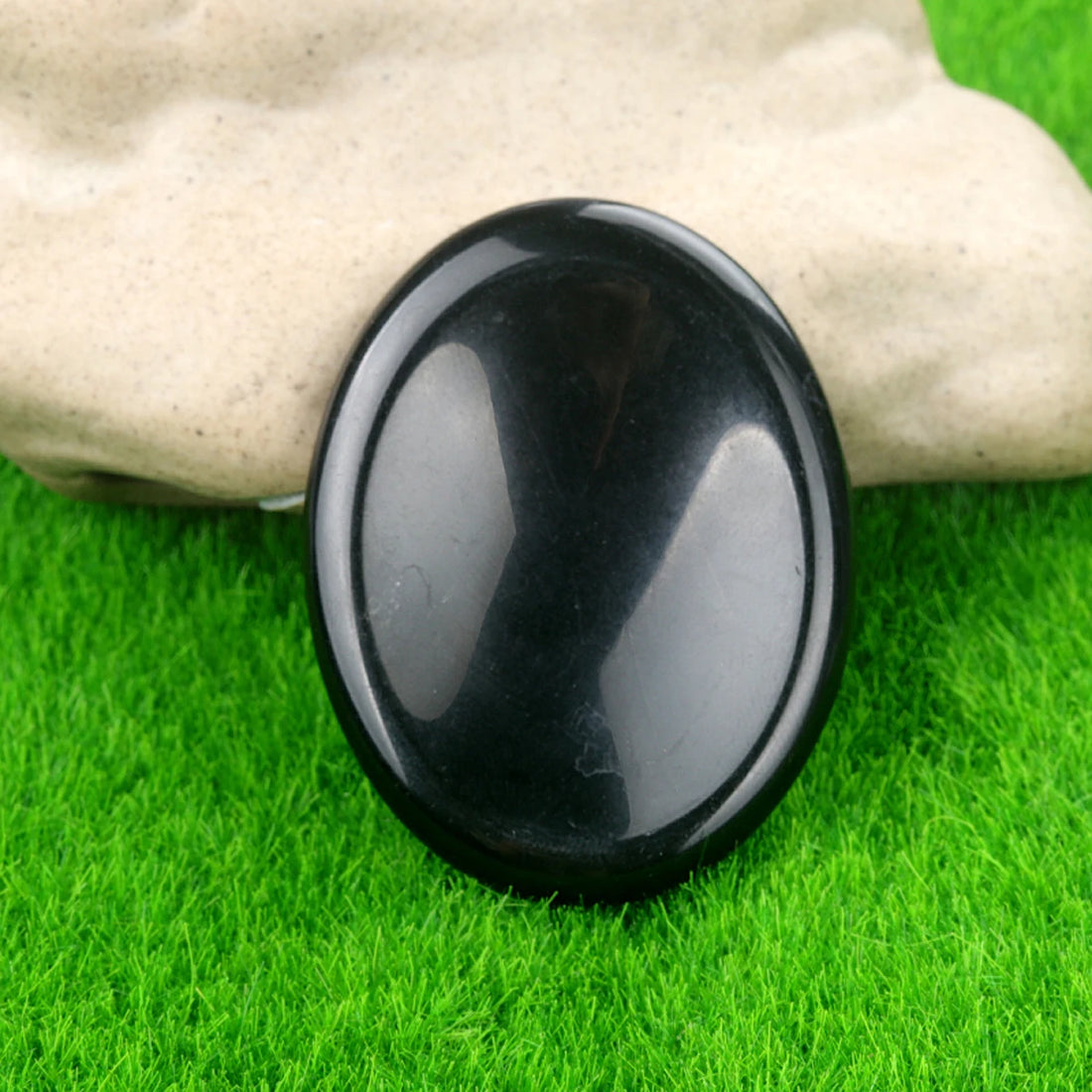 Quartz Thumb Worry Stone – Healing Crystal Oval for Chakra Energy & Meditation