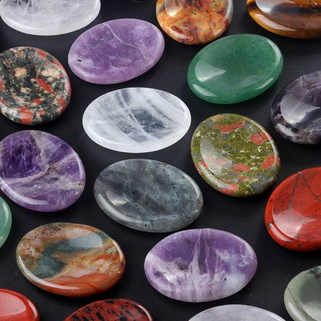 Quartz Thumb Worry Stone – Healing Crystal Oval for Chakra Energy & Meditation