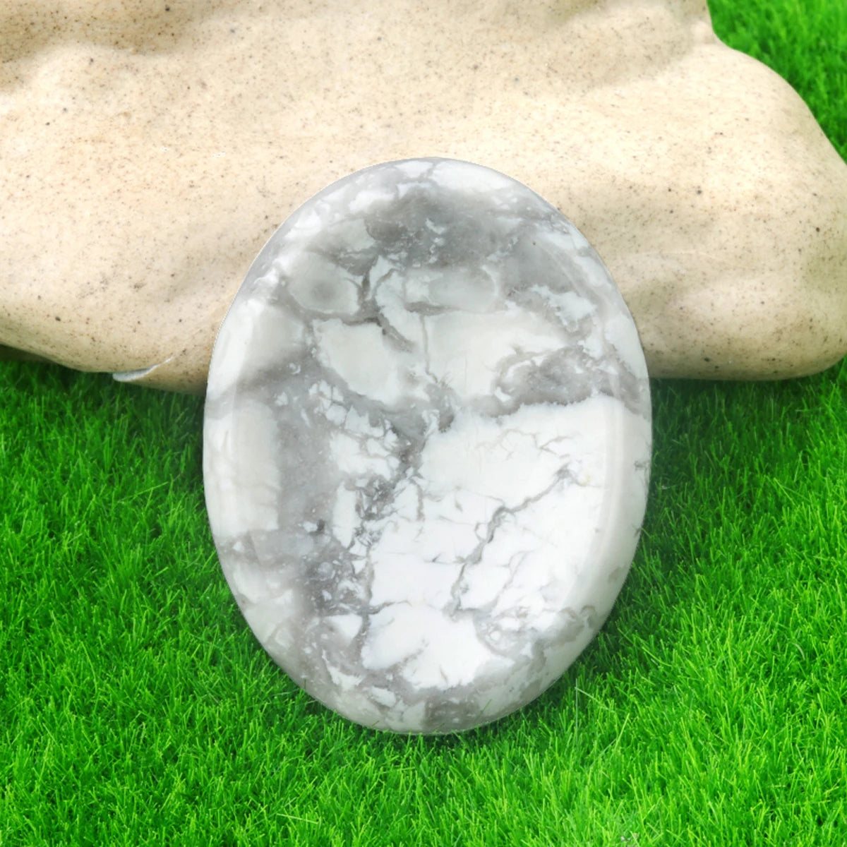 Quartz Thumb Worry Stone – Healing Crystal Oval for Chakra Energy & Meditation
